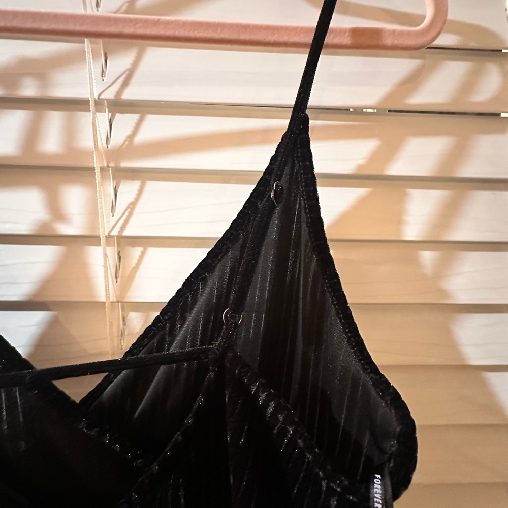 Dresses - Picture 13 of 17